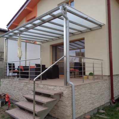 Vonkajšie schodisko na terasu Petrovany